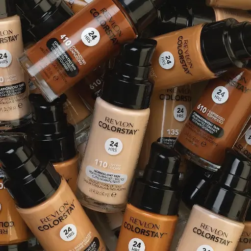 ريفلون - فاونديشن كولرستاي للبشرة المختلطة والدهنية بلمسة مطفية بعامل حماية من الشمس درجة 15 حجم 30 مل